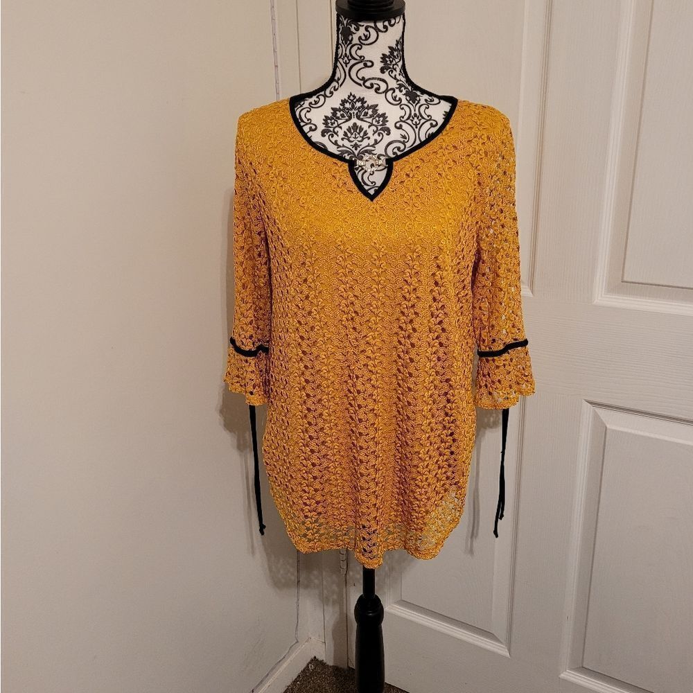 Olivia blu Crochet top